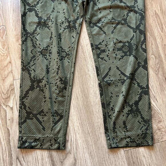 Lululemon Jet Crop Slim Luxtreme in Ziggy Snake Fatigue Green Gator Green Size 8 - Picture 8 of 11